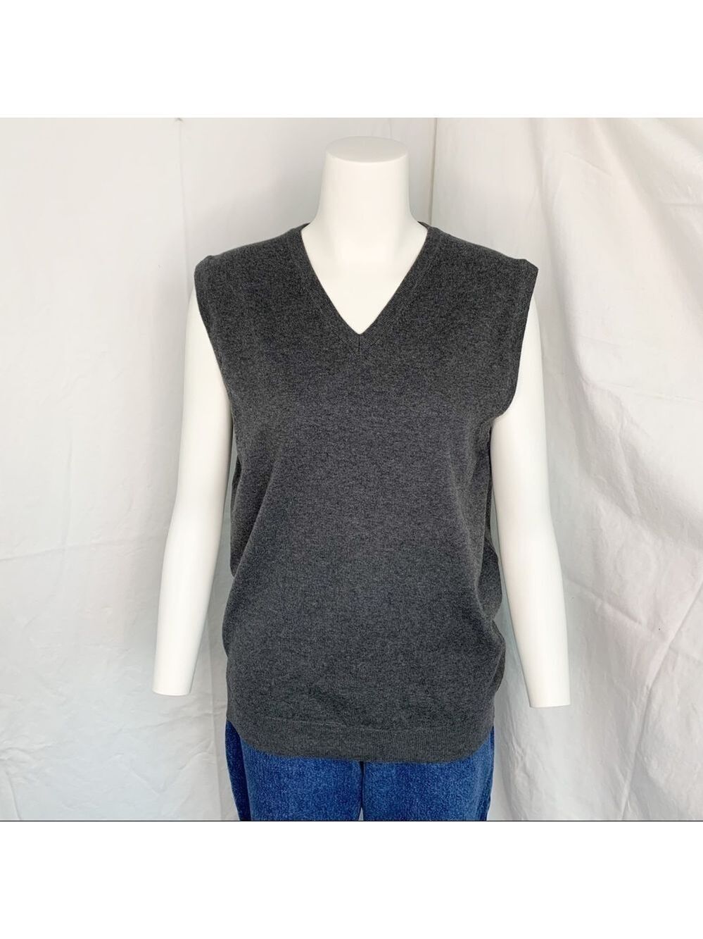 🦩LE CHATEAU Sweater Vest - Size M (🦩2 for $25)